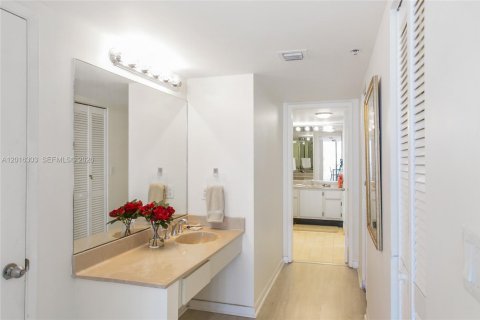 Condo in Miami, Florida, 3 bedrooms № 2154874 - photo 6