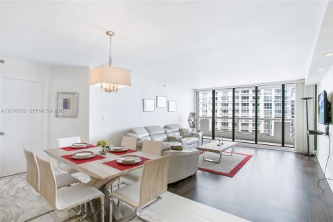 Condo in Miami, Florida, 3 bedrooms № 2154874 - photo 4