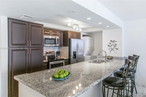 Condo in Miami, Florida, 3 bedrooms № 2154874 - photo 3