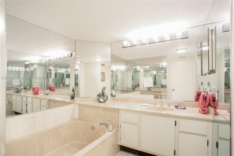 Condo in Miami, Florida, 3 bedrooms № 2154874 - photo 7