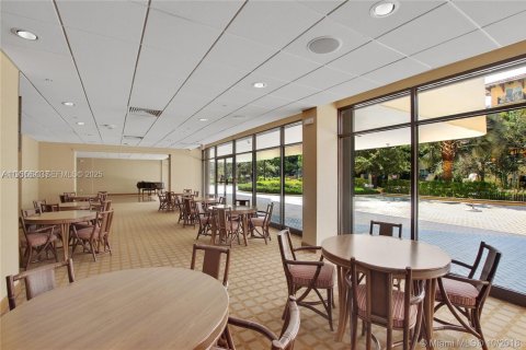 Condominio en venta en Coral Gables, Florida, 2 dormitorios, 104.89 m2 № 1990390 - foto 13