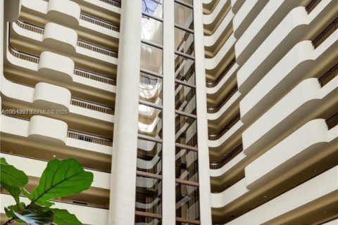 Condominio en venta en Coral Gables, Florida, 2 dormitorios, 104.89 m2 № 1990390 - foto 8