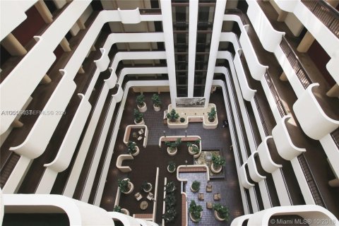 Condominio en venta en Coral Gables, Florida, 2 dormitorios, 104.89 m2 № 1990390 - foto 11
