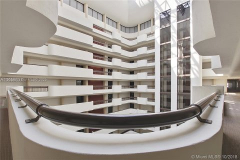 Condominio en venta en Coral Gables, Florida, 2 dormitorios, 104.89 m2 № 1990390 - foto 10