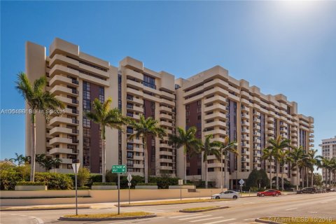 Condominio en venta en Coral Gables, Florida, 2 dormitorios, 104.89 m2 № 1990390 - foto 1