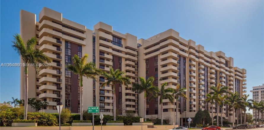 Condominio en Coral Gables, Florida, 2 dormitorios  № 1990390