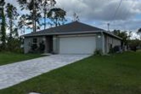 House in Lehigh Acres, Florida 3 bedrooms, 128.02 sq.m. № 2086548