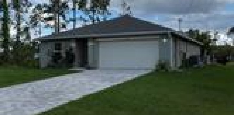 House in Lehigh Acres, Florida 3 bedrooms, 128.02 sq.m. № 2086548