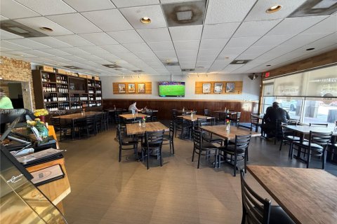 Commercial property in Miami, Florida № 2043015 - photo 3