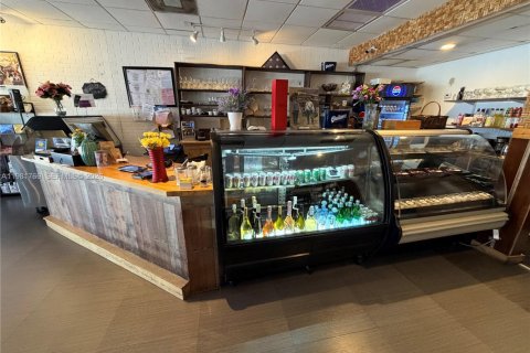 Commercial property in Miami, Florida № 2043015 - photo 10