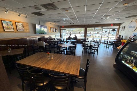 Commercial property in Miami, Florida № 2043015 - photo 9