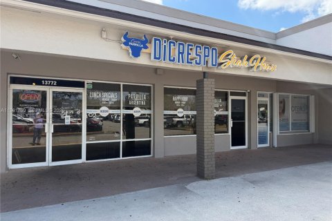 Commercial property in Miami, Florida № 2043015 - photo 6