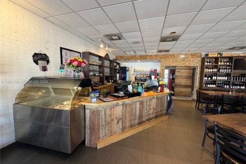 Commercial property in Miami, Florida № 2043015 - photo 2