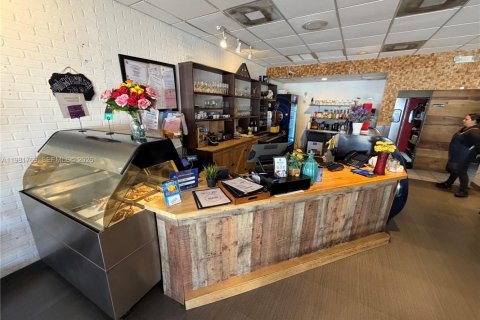 Commercial property in Miami, Florida № 2043015 - photo 5