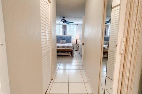 Condo in Tamarac, Florida, 1 bedroom  № 2087982 - photo 9