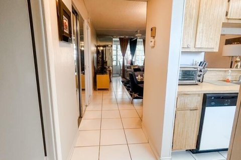 Condo in Tamarac, Florida, 1 bedroom  № 2087982 - photo 4