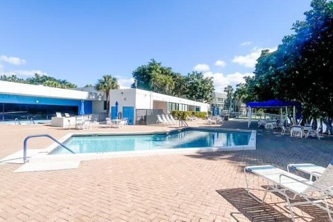 Condo in Tamarac, Florida, 1 bedroom  № 2087982 - photo 21