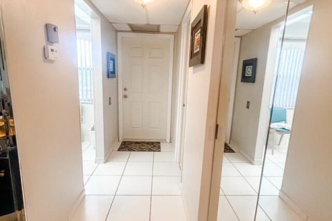 Condo in Tamarac, Florida, 1 bedroom  № 2087982 - photo 3
