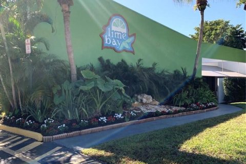 Condo in Tamarac, Florida, 1 bedroom  № 2087982 - photo 18