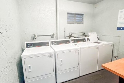 Condo in Tamarac, Florida, 1 bedroom  № 2087982 - photo 14