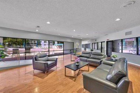 Condo in Tamarac, Florida, 1 bedroom  № 2087982 - photo 27