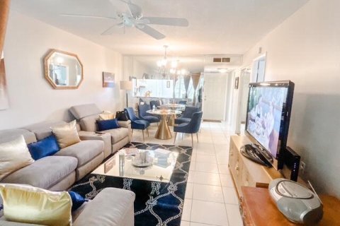 Condo in Tamarac, Florida, 1 bedroom  № 2087982 - photo 13