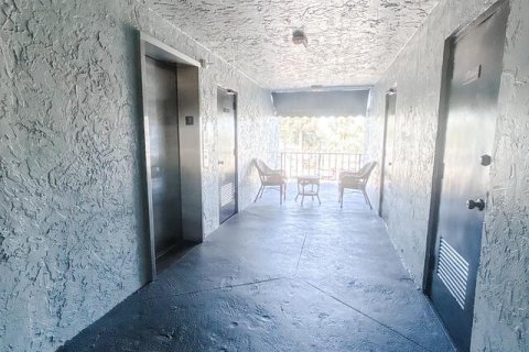 Condo in Tamarac, Florida, 1 bedroom  № 2087982 - photo 15