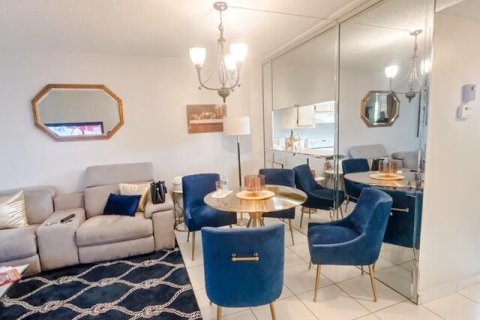 Condo in Tamarac, Florida, 1 bedroom  № 2087982 - photo 12