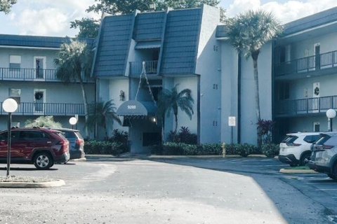 Condo in Tamarac, Florida, 1 bedroom № 2087982
