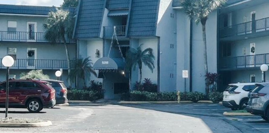 Condo in Tamarac, Florida, 1 bedroom  № 2087982