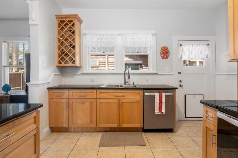 House in Sarasota, Florida 3 bedrooms, 181.44 sq.m. № 1777486 - photo 8