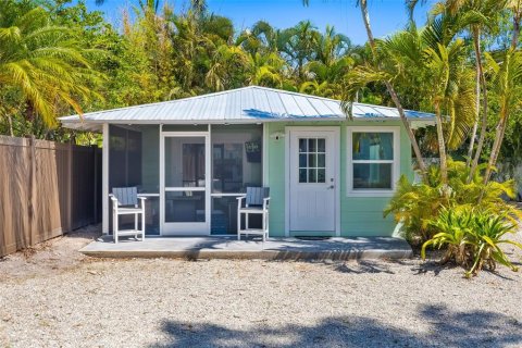 House in Sarasota, Florida 3 bedrooms, 181.44 sq.m. № 1777486 - photo 22