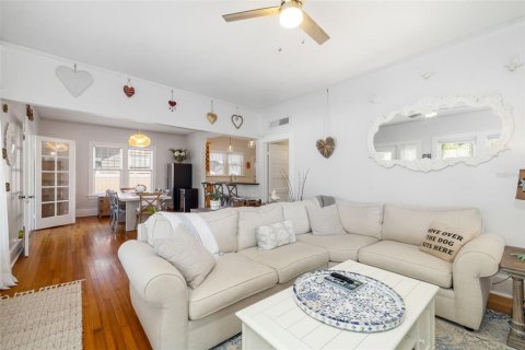 House in Sarasota, Florida 3 bedrooms, 181.44 sq.m. № 1777486 - photo 5