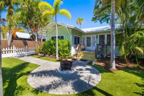 House in Sarasota, Florida 3 bedrooms, 181.44 sq.m. № 1777486 - photo 1