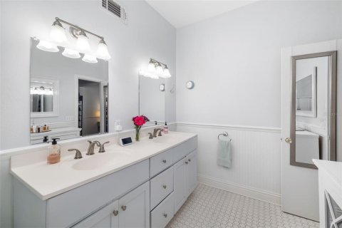 House in Sarasota, Florida 3 bedrooms, 181.44 sq.m. № 1777486 - photo 18