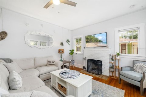 House in Sarasota, Florida 3 bedrooms, 181.44 sq.m. № 1777486 - photo 3