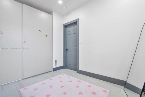 Apartment in Miami, Florida 2 bedrooms, 60.2 sq.m. № 1950045 - photo 10