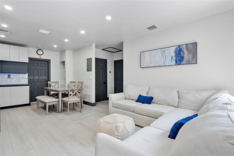 Apartment in Miami, Florida 2 bedrooms, 60.2 sq.m. № 1950045 - photo 5