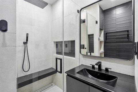 Apartment in Miami, Florida 2 bedrooms, 60.2 sq.m. № 1950045 - photo 11