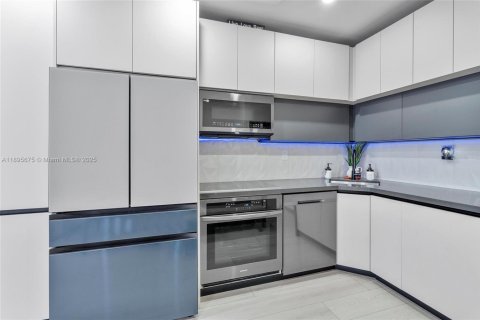 Apartment in Miami, Florida 2 bedrooms, 60.2 sq.m. № 1950045 - photo 3