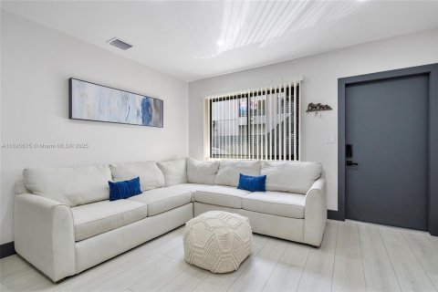 Apartment in Miami, Florida 2 bedrooms, 60.2 sq.m. № 1950045 - photo 6