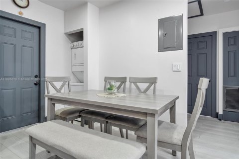 Apartment in Miami, Florida 2 bedrooms, 60.2 sq.m. № 1950045 - photo 4