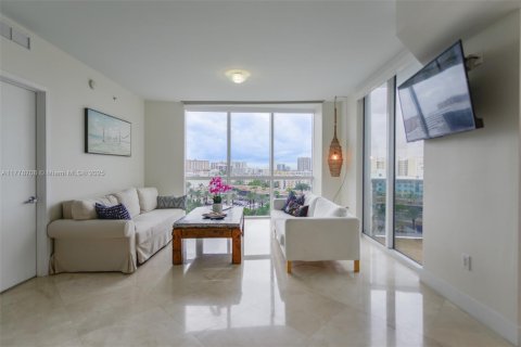 Copropriété à louer à Sunny Isles Beach, Floride: 2 chambres, 119.75 m2 № 1825820 - photo 2