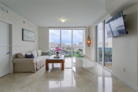 Copropriété à louer à Sunny Isles Beach, Floride: 2 chambres, 119.75 m2 № 1825820 - photo 1
