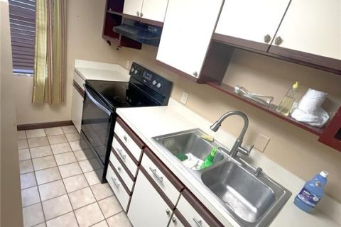 Condo in Winter Haven, Florida, 2 bedrooms  № 1806983 - photo 9