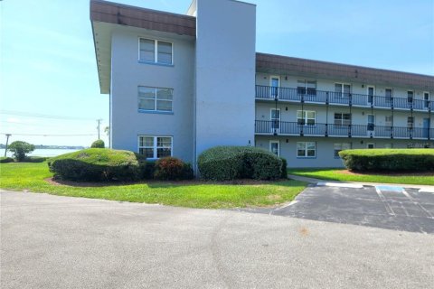 Condo in Winter Haven, Florida, 2 bedrooms  № 1806983 - photo 1