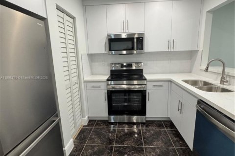 Commercial property in Plantation, Florida 306.21 sq.m. № 1948917 - photo 29