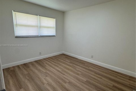 Commercial property in Plantation, Florida 306.21 sq.m. № 1948917 - photo 10