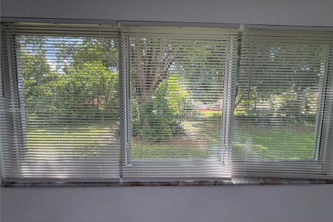 Commercial property in Plantation, Florida 306.21 sq.m. № 1948917 - photo 9