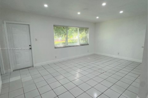 Commercial property in Plantation, Florida 306.21 sq.m. № 1948917 - photo 8